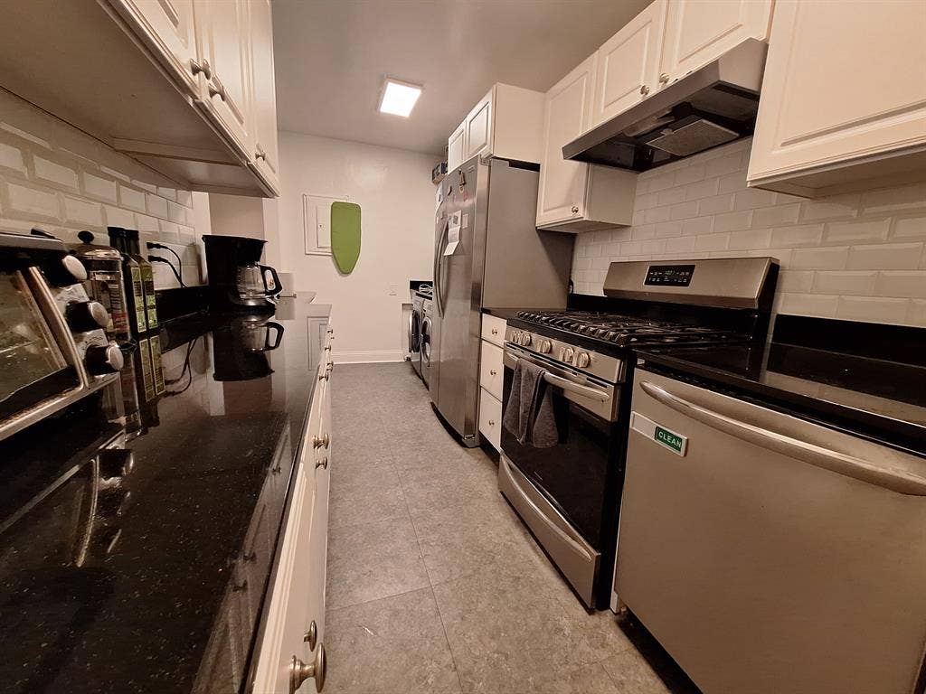Room in 2 Bed Apt - Available Now