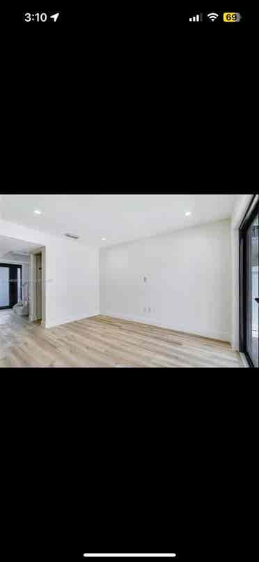 Room w/ own bathroom Coral Gables!