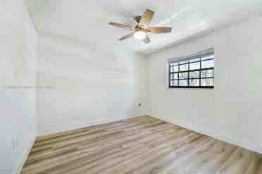 Room w/ own bathroom Coral Gables!
