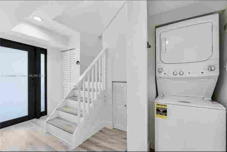 Room w/ own bathroom Coral Gables!