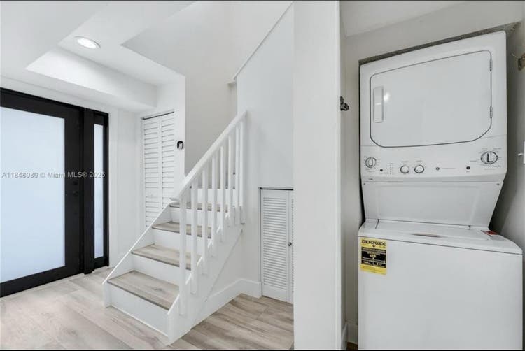 Room w/ own bathroom Coral Gables!