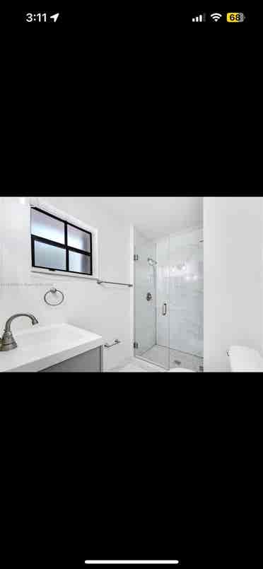 Room w/ own bathroom Coral Gables!