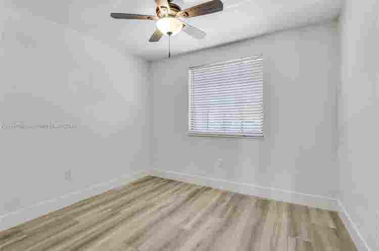 Room w/ own bathroom Coral Gables!