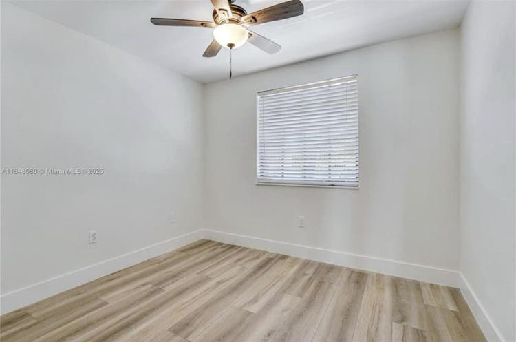 Room w/ own bathroom Coral Gables!