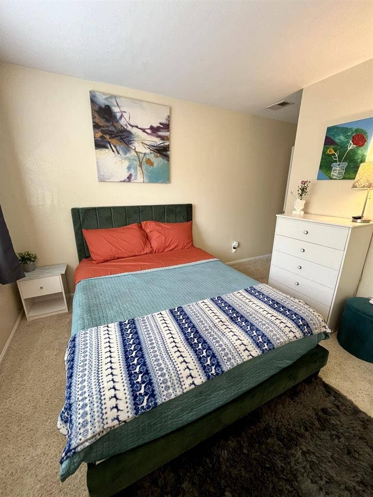 Cozy, private bath in 4SRanch