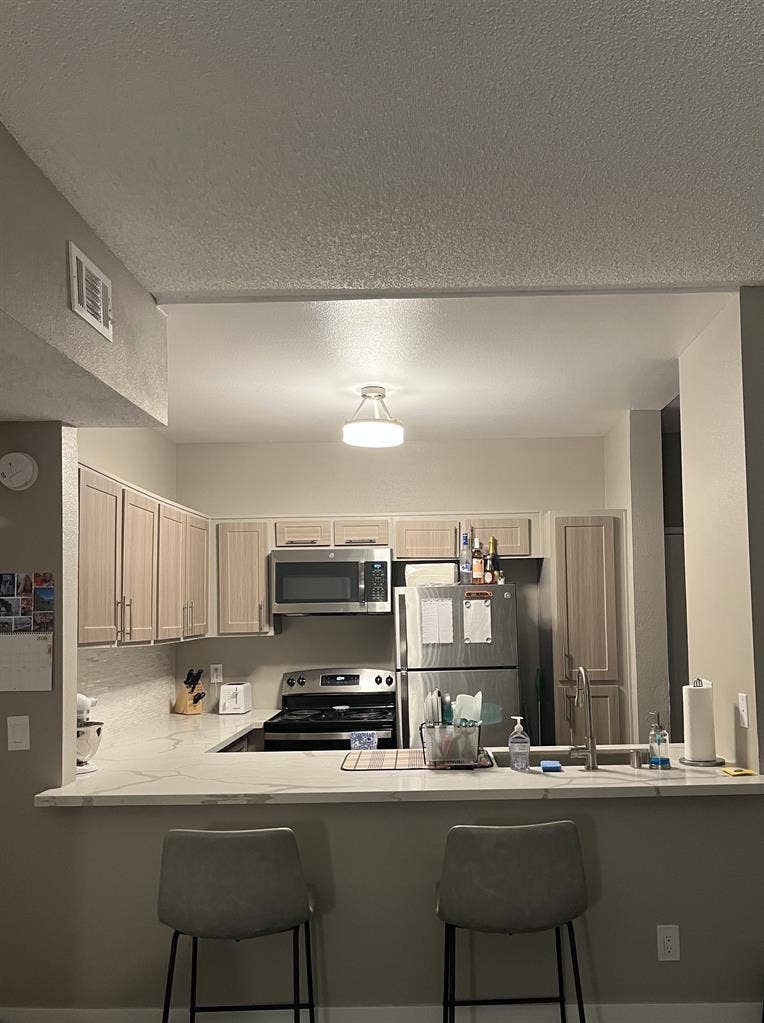 Burbank Searching for Roommate