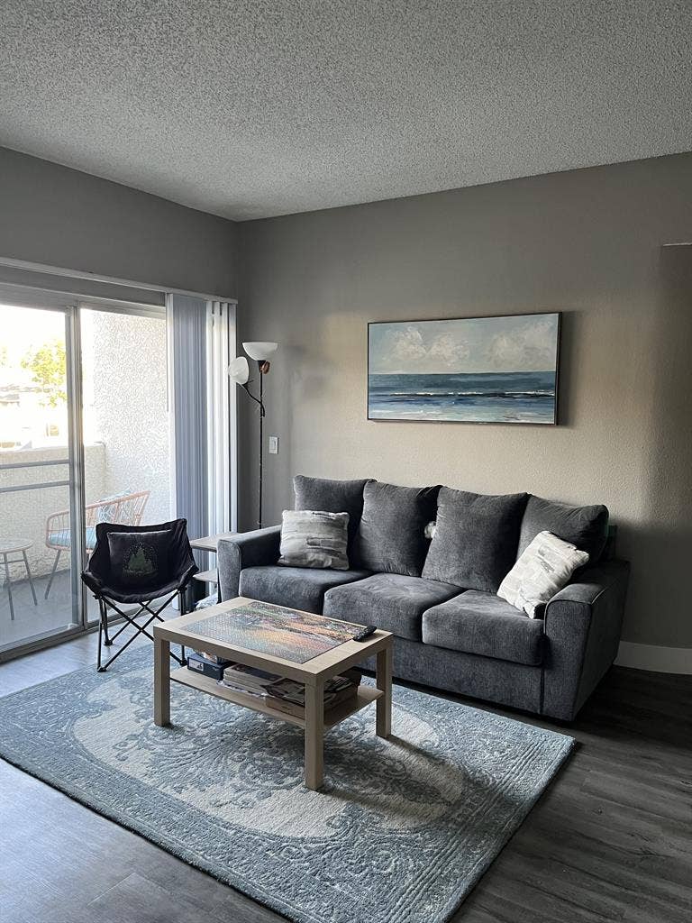 Burbank Searching for Roommate
