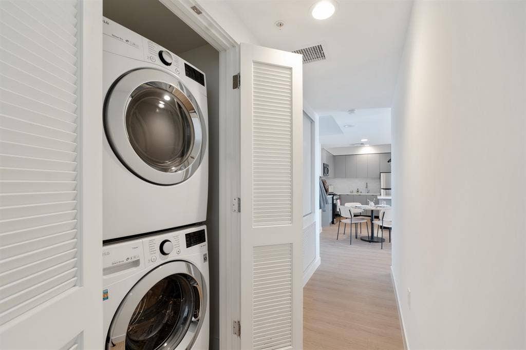 Private room + bathroom