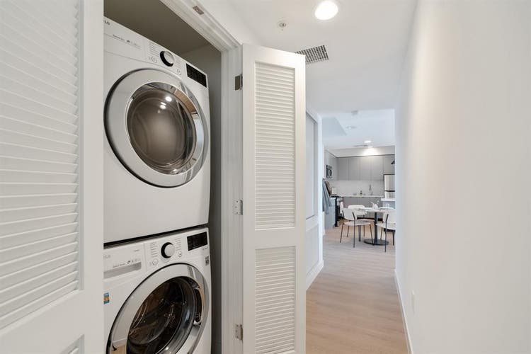 Private room + bathroom