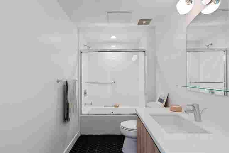 Private room + bathroom