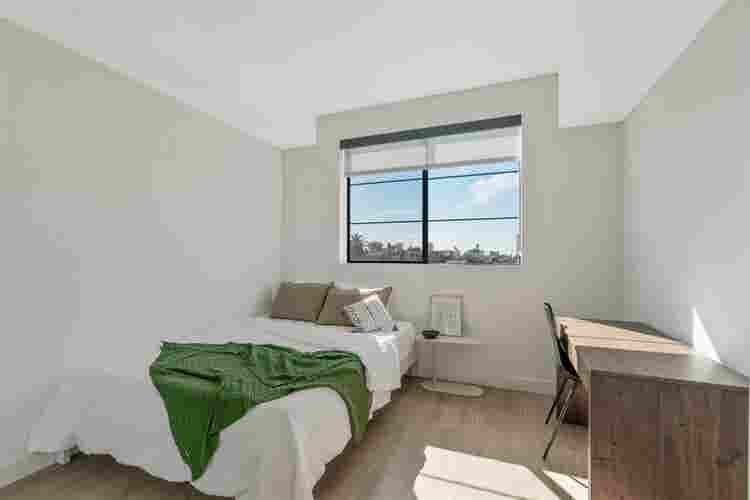 Private room + bathroom