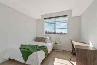Private room + bathroom