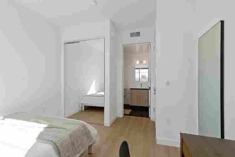Private room + bathroom