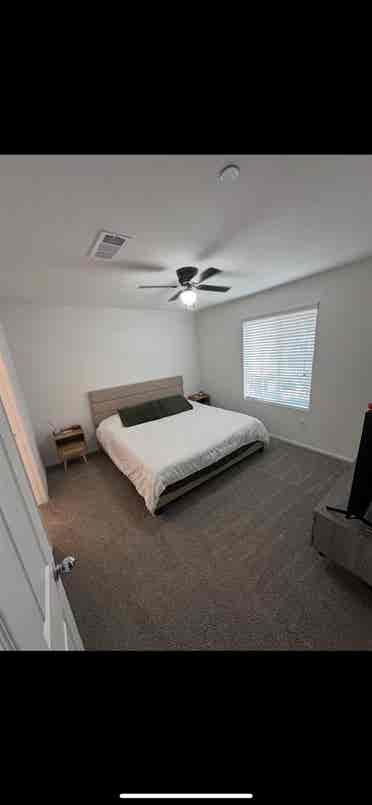 Master bedroom for rent!!