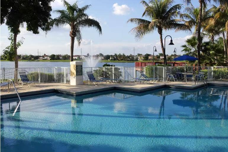 ROOM FOR RENT IN KENDALL