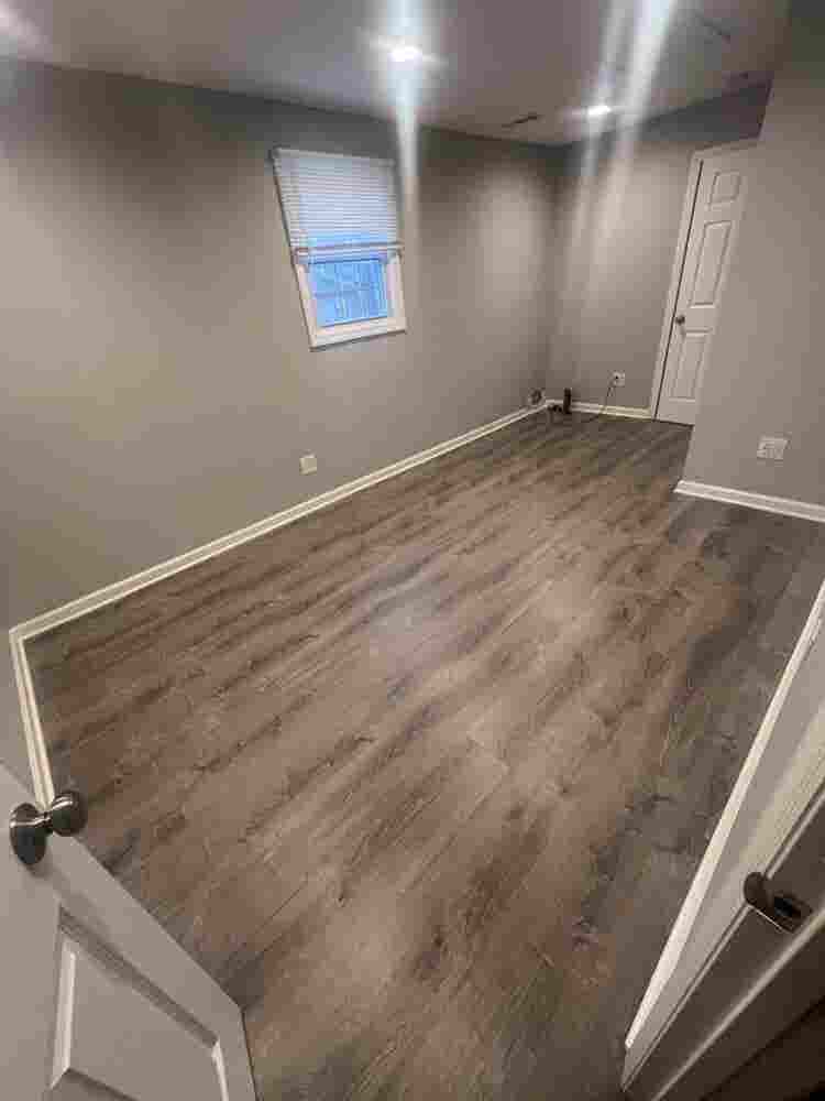 Room w/ ensuite bath - Somerville