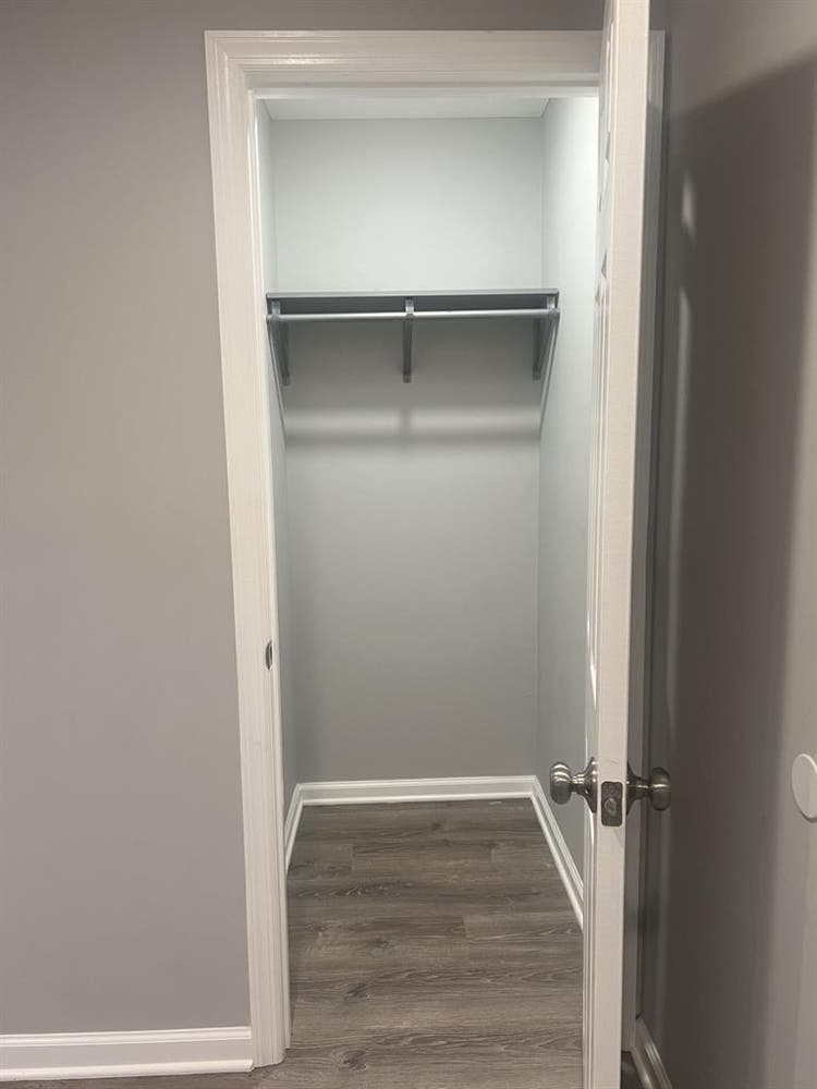 Room w/ ensuite bath - Somerville