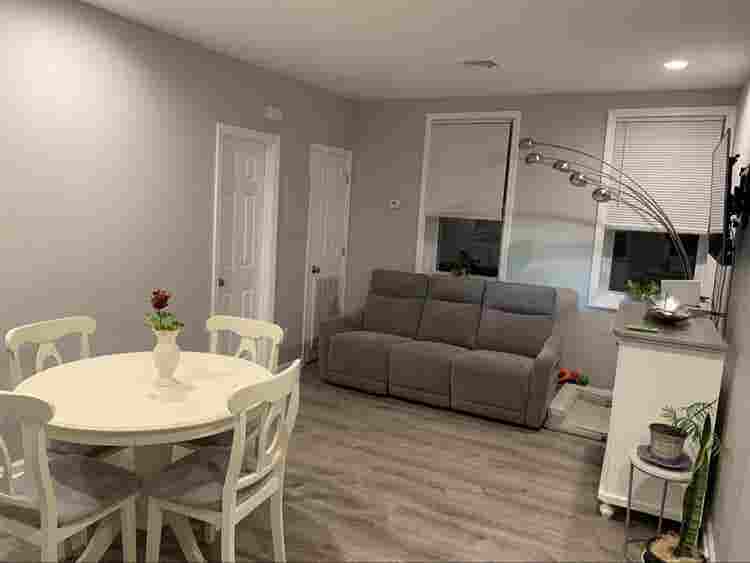 Room w/ ensuite bath - Somerville