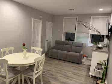 Room w/ ensuite bath - Somerville