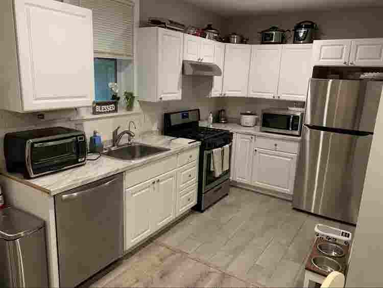 Room w/ ensuite bath - Somerville
