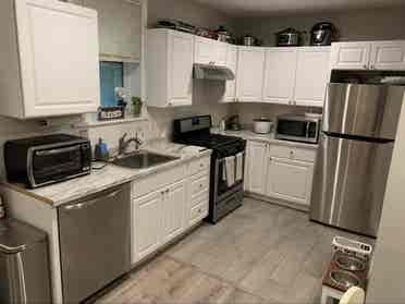 Room w/ ensuite bath - Somerville