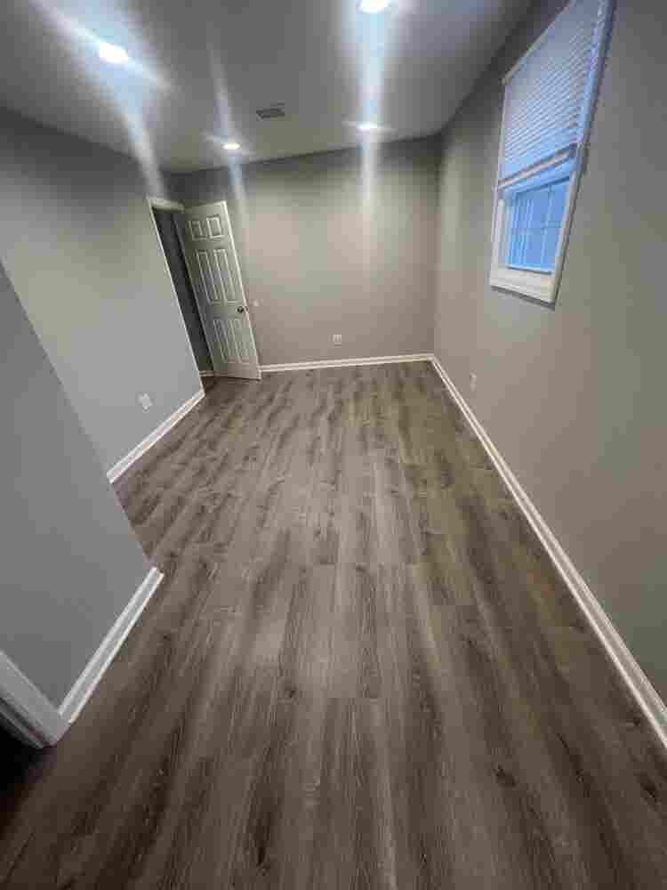 Room w/ ensuite bath - Somerville