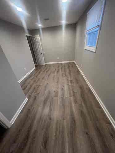 Room w/ ensuite bath - Somerville