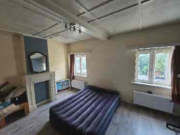 Room in the center of Sint-Niklaas.