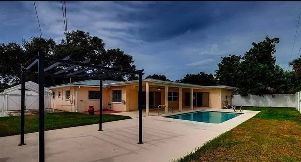 Fully furnished room with a pool!