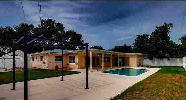 Fully furnished room with a pool!