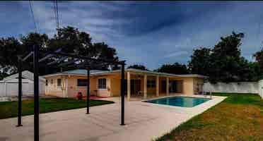 Fully furnished room with a pool!