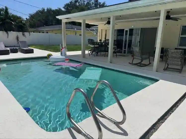 Fully furnished room with a pool!