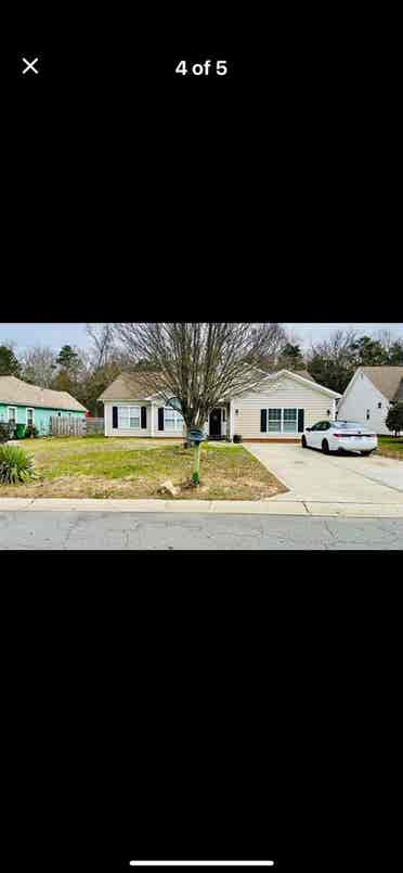 Room for rent in Family Home