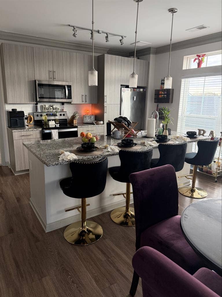 Room Available in Luxury Apartment