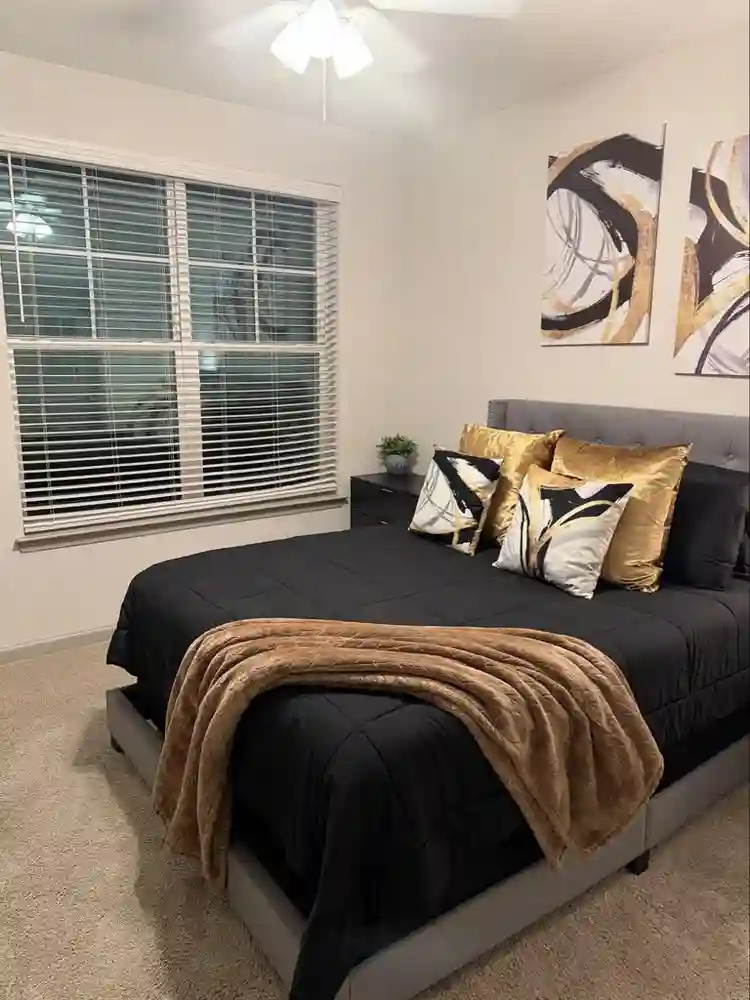 Luxury High-Rise Room | DowntownATL