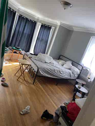 Nice big room with natural light