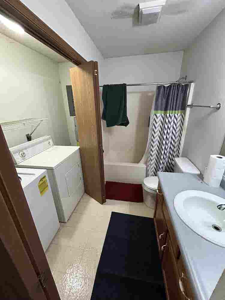 2 BEDROOM, looking for ROOMMATE