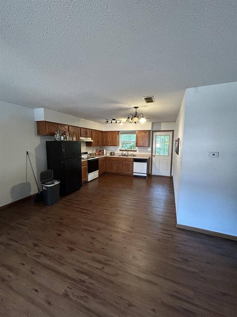 2 BEDROOM, looking for ROOMMATE