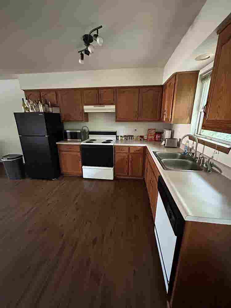2 BEDROOM, looking for ROOMMATE