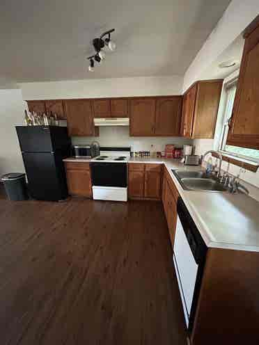 2 BEDROOM, looking for ROOMMATE