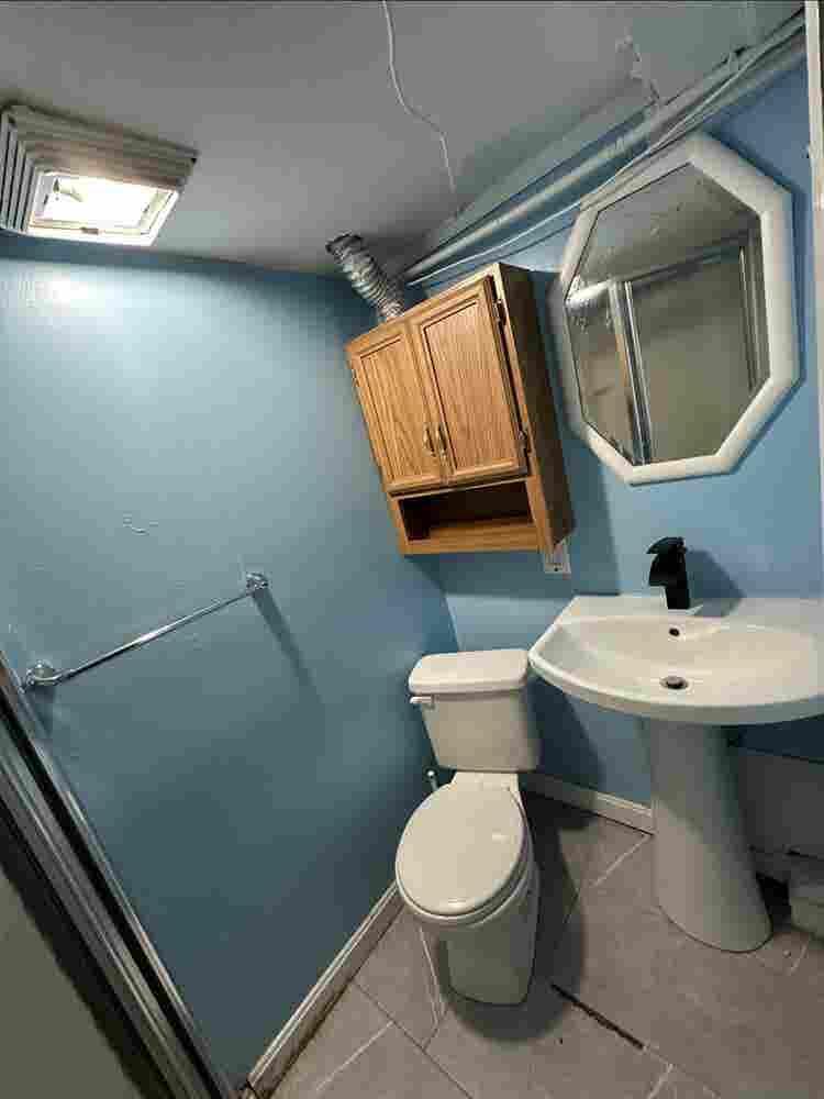 Looking for a roommate- Salem NH