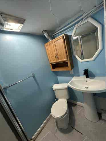 Looking for a roommate- Salem NH