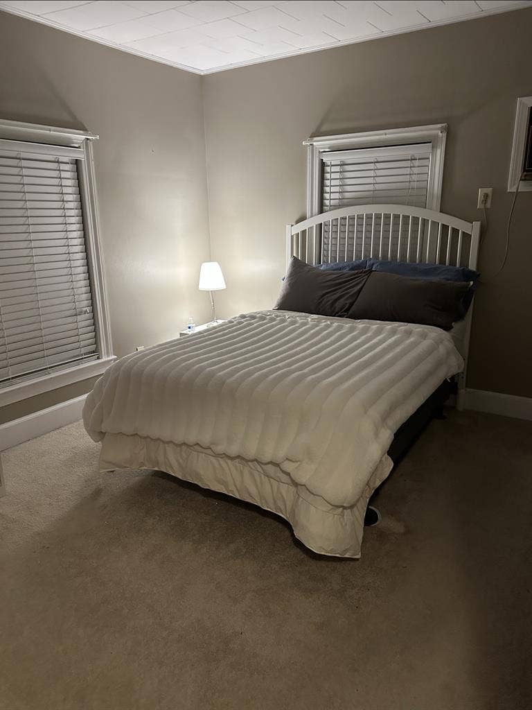 Looking for a roommate- Lowell MA