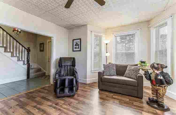 Looking for a roommate- Lowell MA