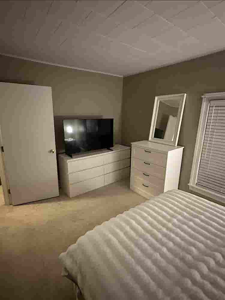 Looking for a roommate- Lowell MA