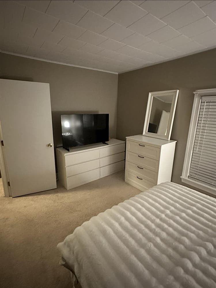 Looking for a roommate- Lowell MA