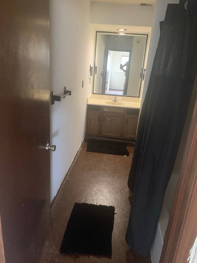 Room for rent or share my home