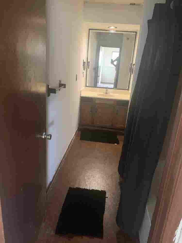 Room for rent or share my home