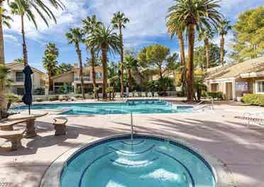 Luxe Home / Private Suite/Bath