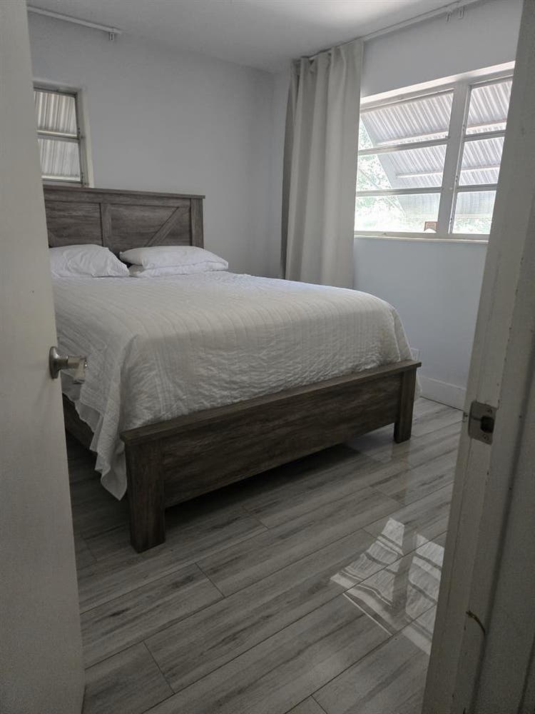 4 rent beautiful room Hollywood,Fl